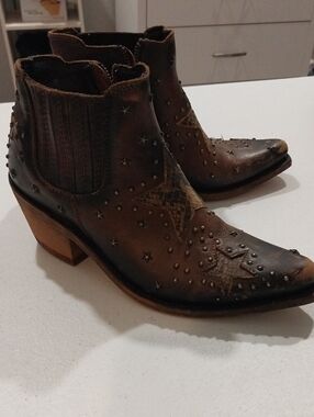 LIBERTY Black Brown Star-Accented Leather Ankle Boots